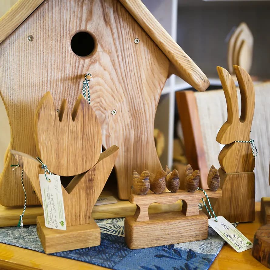 Produkte aus der Holzwerkstatt der SOS-Dorfgemeinschaft Grimmen-Hohenwieden Produkte aus der Holzwerkstatt der SOS-Dorfgemeinschaft Grimmen-Hohenwieden