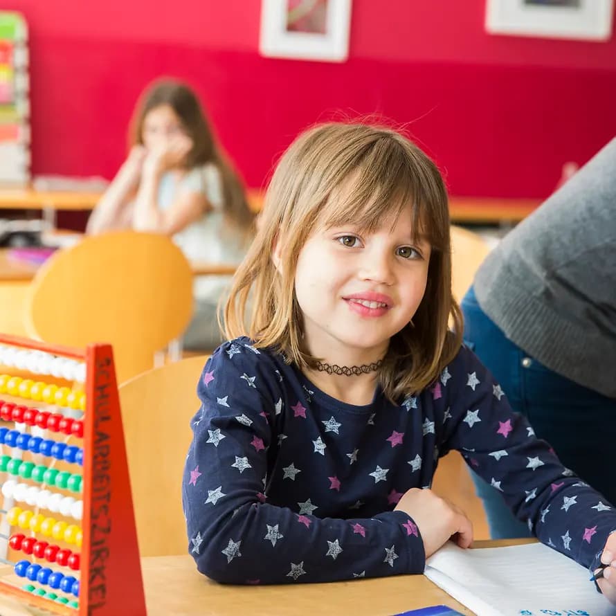 Verlässliche Halbtagsgrundschule Verlässliche Halbtagsgrundschule im SOS-Kinderdorf Berlin