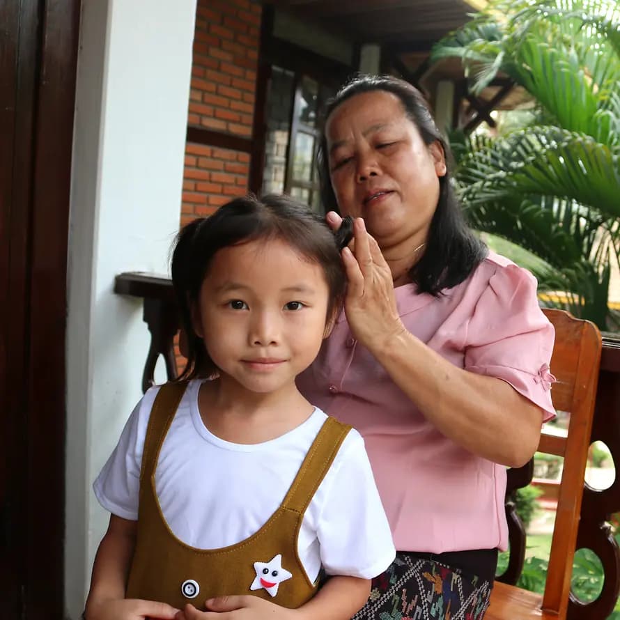 49824_SOS-KD_Laos_CV-Luangprabang_HTS-Lanoi_withSOS-Mother.JPG Rettung für Lanoi aus Laos