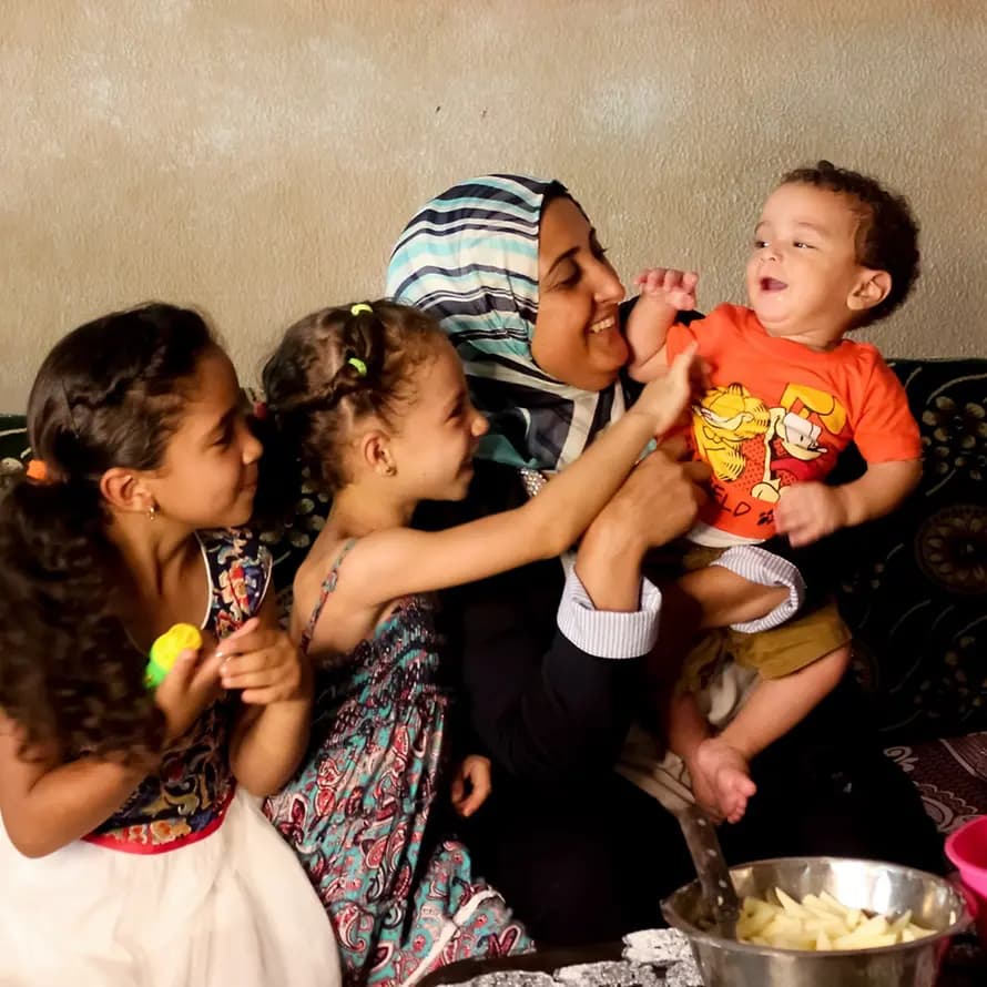 71003_Ägypten_SFC_Tanta_SOSKinderdorfInternational_SalmaInani_adam-115832.jpg Samah, 37, ist SOS-Kinderdorfmutter in Tanta und kümmert sich um acht Waisen.
