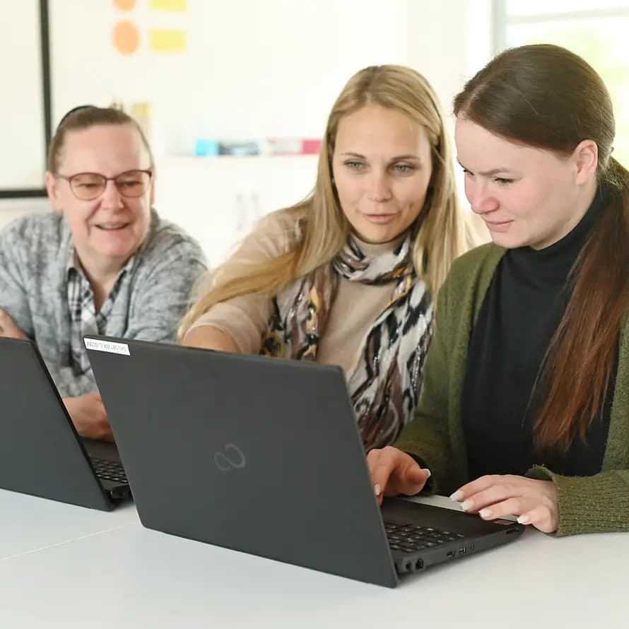 73171_SOS-KD-Salzgitter_Reportage_Digital-Care_FrankMay_02052022_3713.jpg Digital Care im SOS-Mütterzentrum Salzgitter