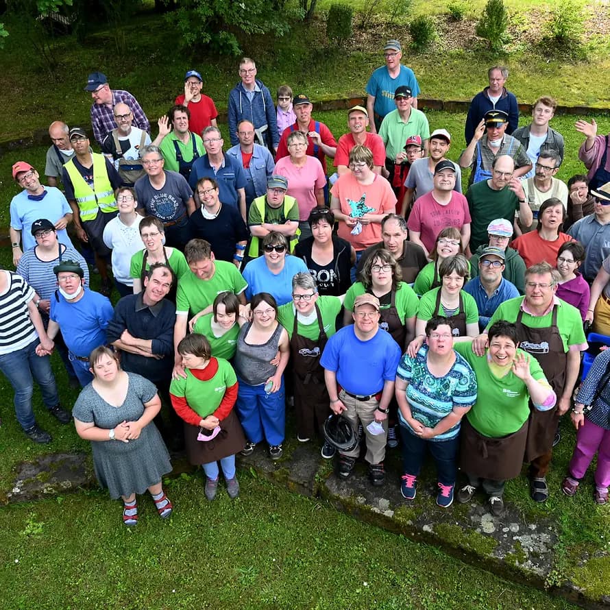 Bewohner der Dorfgemeinschaft Hohenroth Gruppenbild der Bewohner der Dorfgemeinschaft Hohenroth