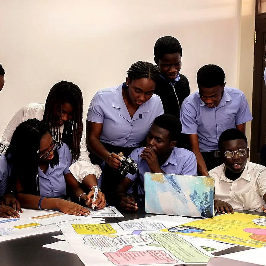 Schülerinnen und Schüler des Hermann-Gmeiner-International-College in Ghana Schülerinnen und Schüler des Hermann-Gmeiner-International-College in Ghana