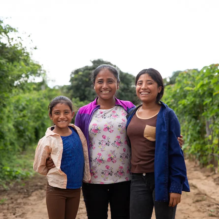 89910_Mexico FS Comitan - Evila and her daughters - Alejandra Kaiser.jpg 89910_Mexico FS Comitan - Evila and her daughters - Alejandra Kaiser.jpg