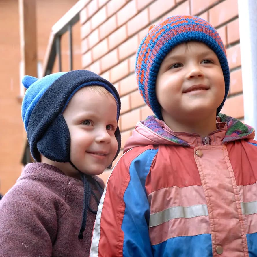 SOS-Kinder aus dem SOS-Kinderdorf Kandalaksha in Russland SOS-Kinderdorf hilft bedürftigen Kinder in Russland
