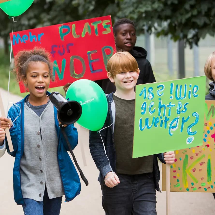68918_SOS-KD_Kinderrechte-Modell-Shooting_23082021_SebastianPfuetze-6576.jpg Demokratiebildung