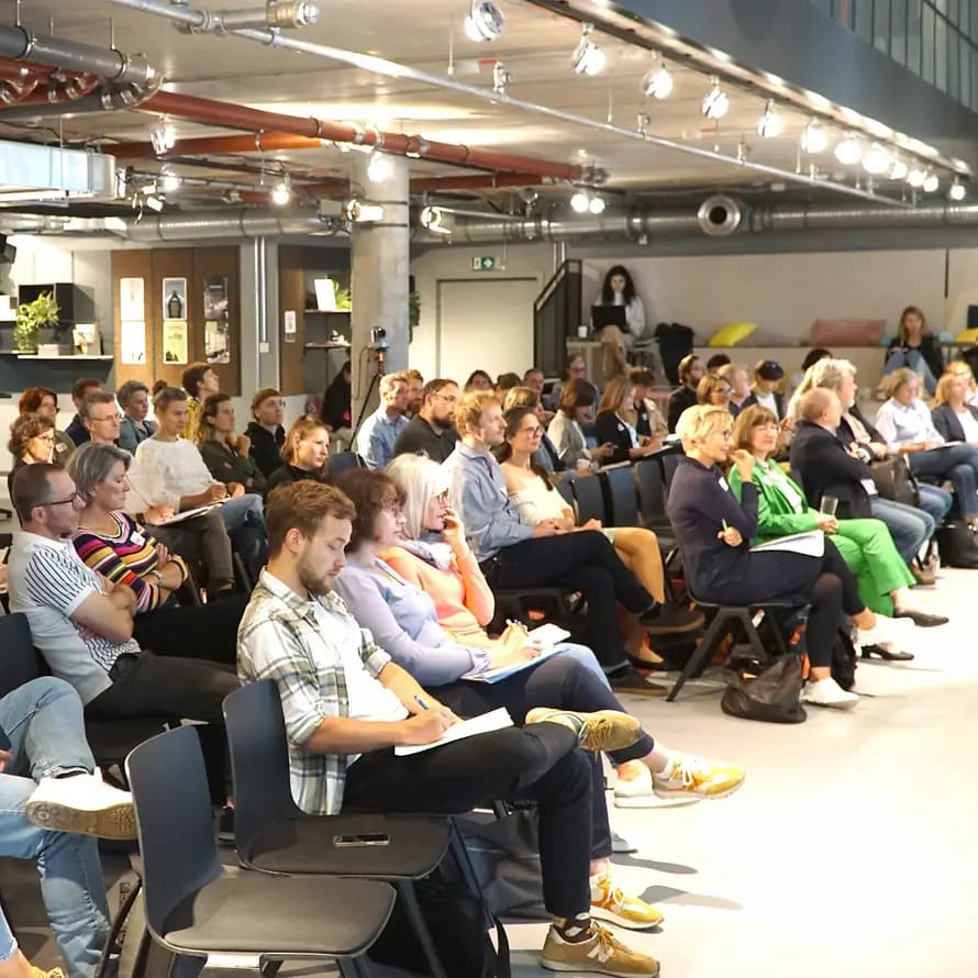 SOS-Fachtagung zu inklusiven Schutzkonzepten 2023 Blick in das sitzende Publikum auf der Fachtagung von SOS-Kinderdorf in Berlin 2023