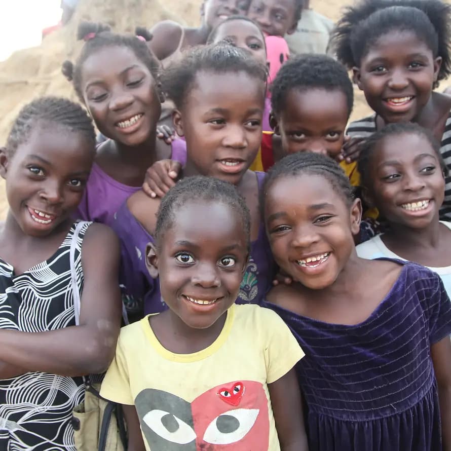SOS-Kinder in Sambia Im SOS-Kinderdorf Kitwe in Sambia finden Kinder in Not ein glückliches Zuhause