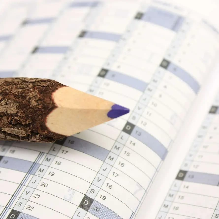 Aktuelles Kalender mit Stift