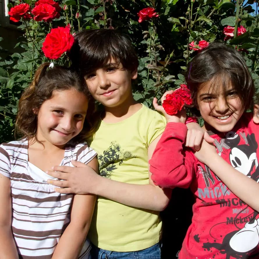 SOS-Kinder im Libanon SOS-Kinderdorf unterstützt Menschen in Not