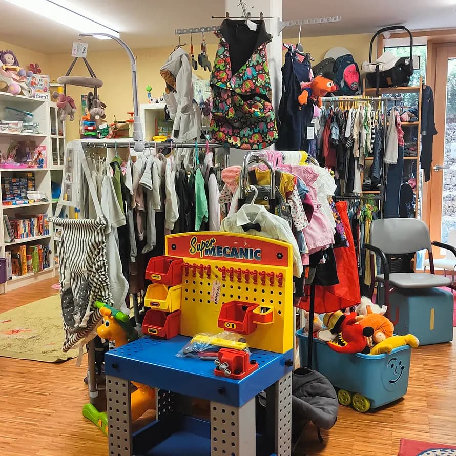 KD_Augsburg_Secondhandladen (6).jpg Mini-Klamotti: Second-Hand-Laden