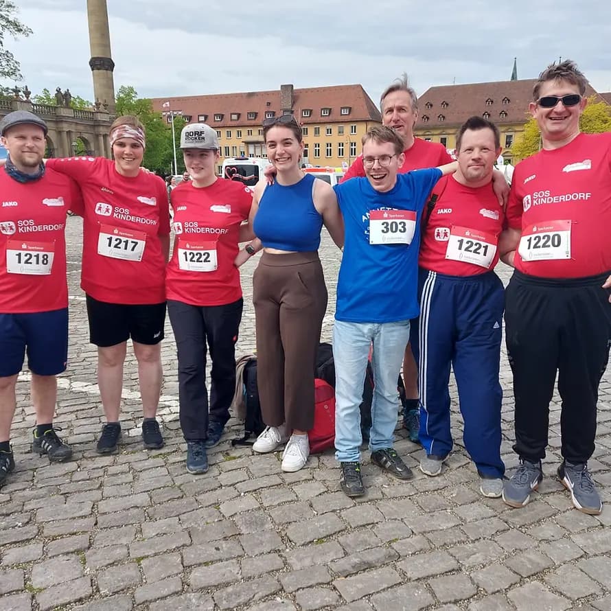 124765_SOS-DG-Hohenroth_Residenzlauf.jpg Gruppe Laufsportler