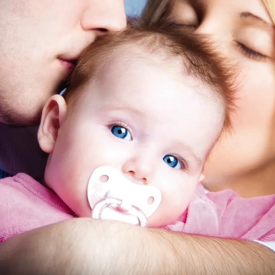 9832_Eltern mit Baby_38566650_Coka_Fotolia.com.jpg 9832_Eltern mit Baby_38566650_Coka_Fotolia.com.jpg