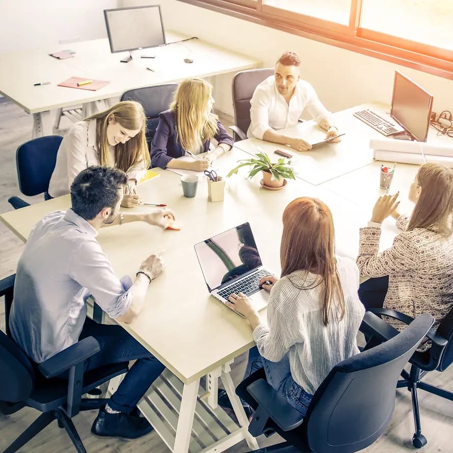 Pädagogik_Qualitätsentwicklung_Arbeitsrunde_oneinchpunch_istockphoto Pädagogik_Qualitätsentwicklung_Arbeitsrunde_oneinchpunch_istockphoto