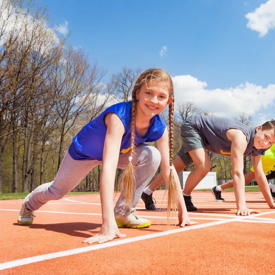 Kinder kurz vor dem Spendenlauf Kinder kurz vor dem Spendenlauf