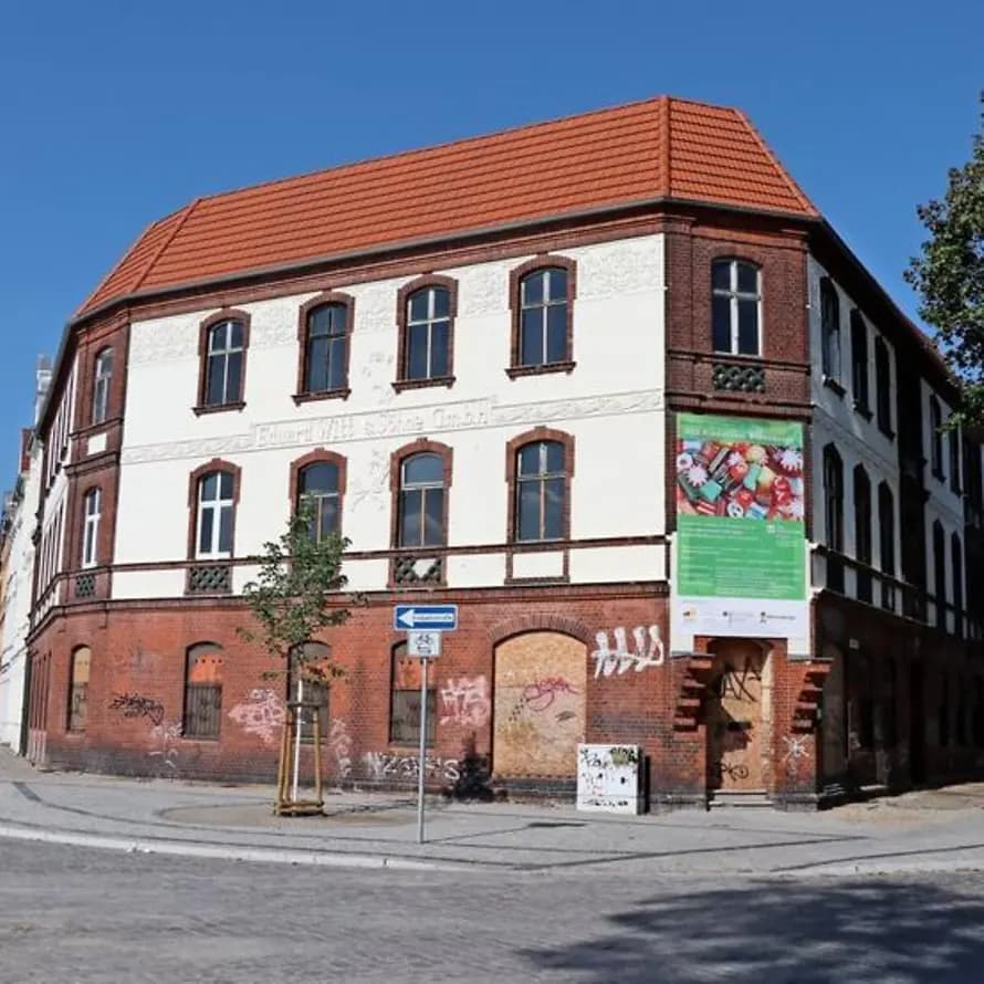 Das seit vielen Jahren leerstehende Gebäude ist über 115 Jahre alt Das seit vielen Jahren leerstehende Gebäude ist über 115 Jahre alt