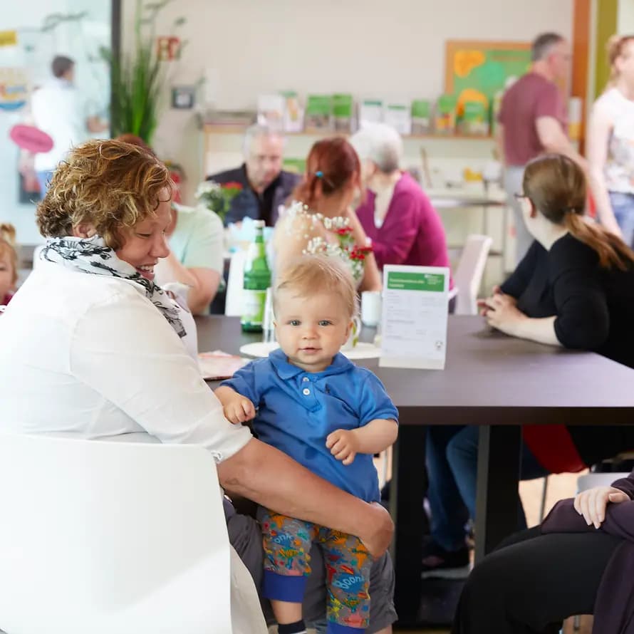 Ein beliebter Treffpunkt: Das Cafe Ein beliebter Treffpunkt: Das Cafe