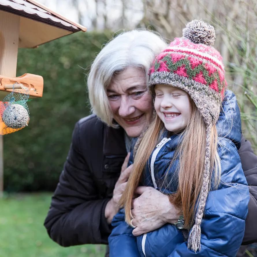 Altersrand: gemeinsame Betreuung für Alte und Kinder Altersrand: gemeinsame Betreuung für Alte und Kinder