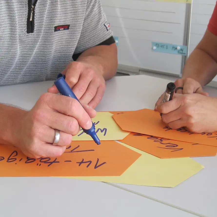 Führungskräfte entwickeln Szene aus einem Workshop