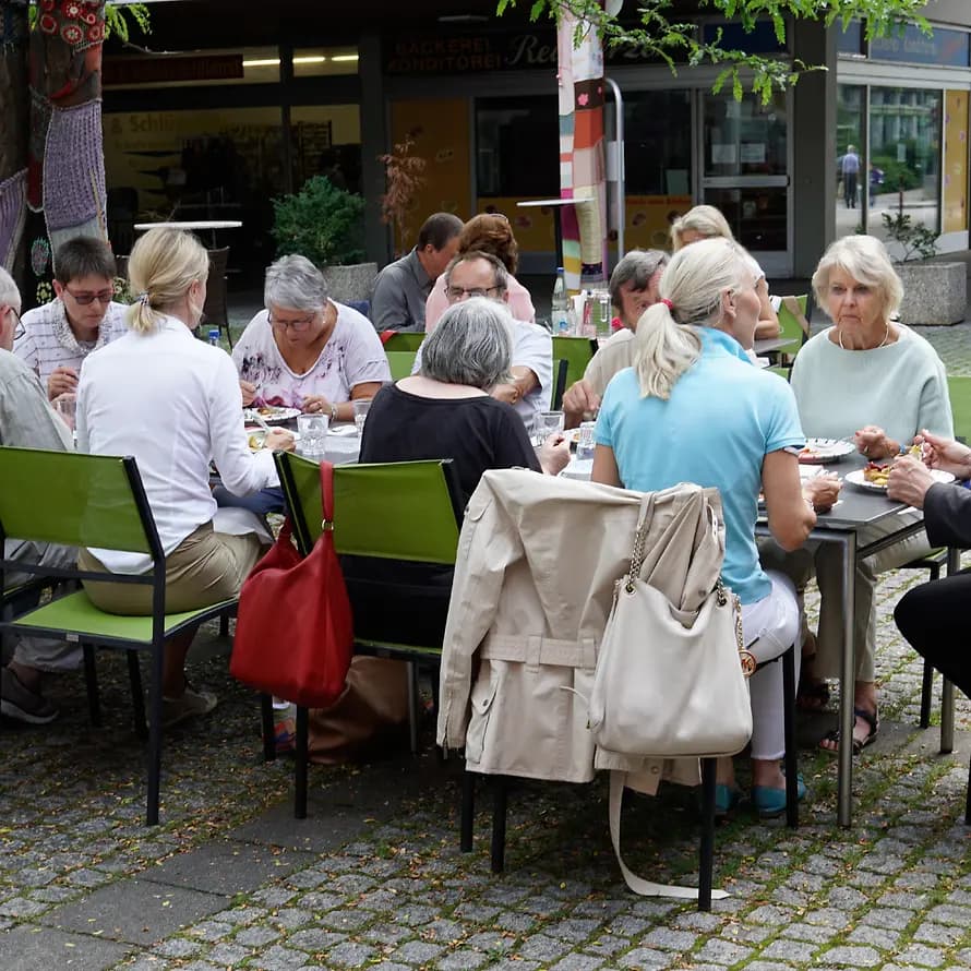 46274_SOS_Spenderreise_Muenchen_Gaeste_der_Spenderreise_bei_SOS-Kinderdorf_in_München-Neuaubing_08_06_2018.jpg Gäste der Spenderreise bei SOS-Kinderdorf in München-Neuaubing