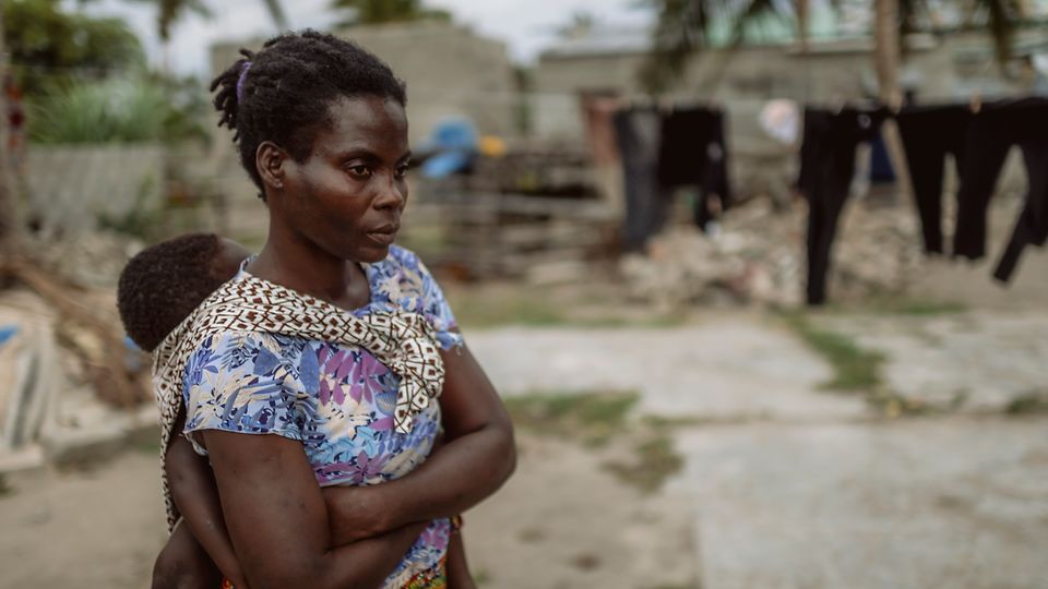 49335_Mozambique_ERP_Beira_ Cornel van Heerden_Luisa standing on what is left of her fallen house_adam_301219_23112019.JPG