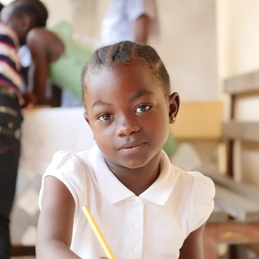 SOS-Kinderdorfkind Alice aus Kamerun SOS-Kinderdorf Kamerun hilft notleidenden Kindern und ihren Familien