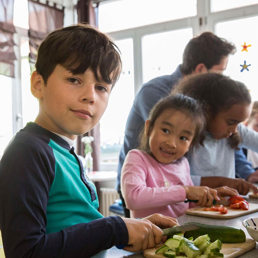 Kostenloses Mittagessen für Kinder im KiDoZ