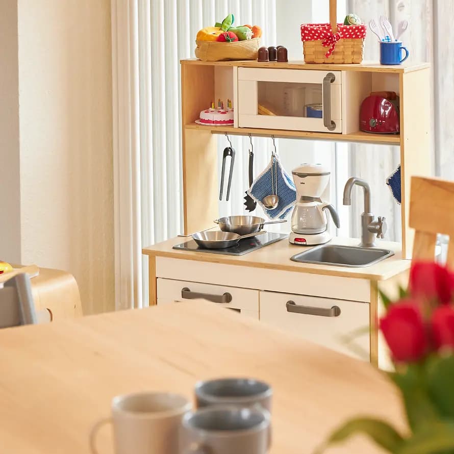 50204_SOS-KD-Bremen_Geschwisterhaus_Inobhutnahmestelle_15.05.2020_Küche_010.jpg Auch kleine Köche können in der Küche kochen und backen.