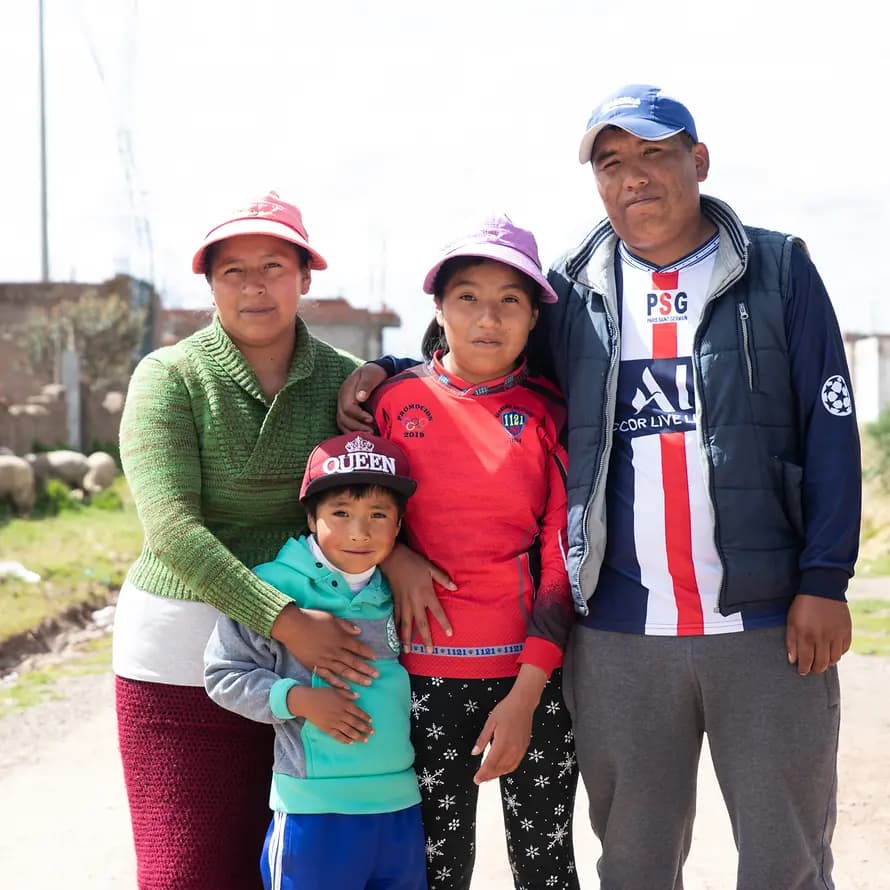 Familie aus SOS-Familienstärkungsprogramm in Peru Das SOS-Familienstärkungsprogramm von SOS-Kinderdorf Peru hilft notleidenden Kindern und ihren Familien