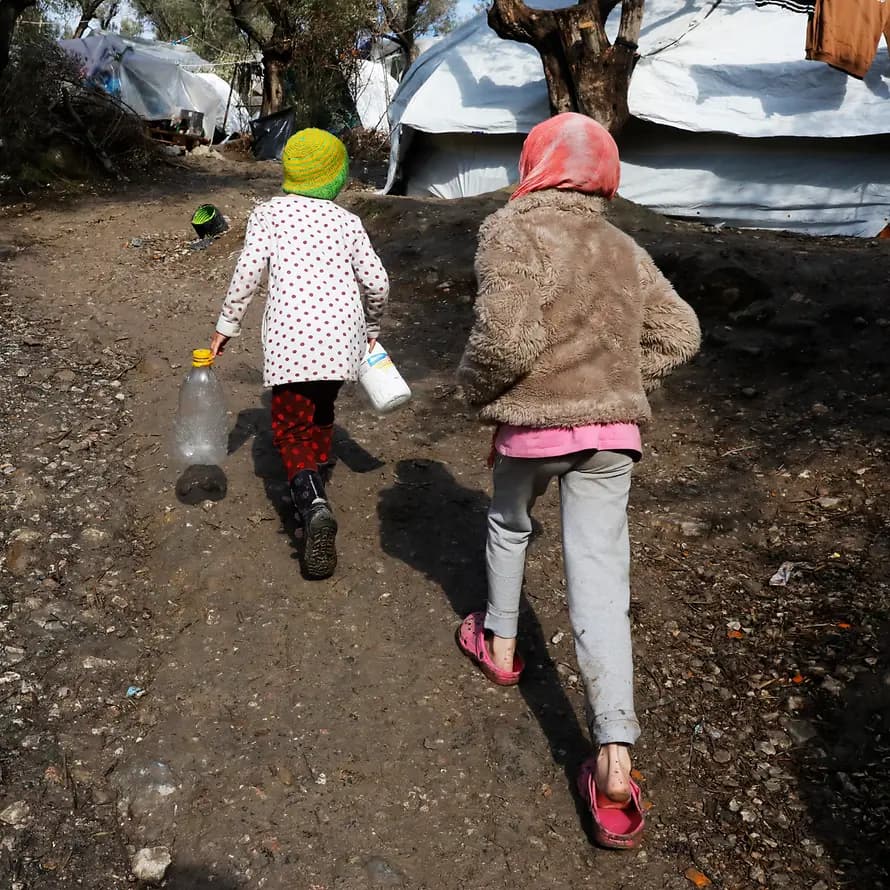 Flüchtlingslager Moria auf Lesbos SOS-Kinderdorf Griechenland hilft notleidenden Flüchtlingskindern und ihren Familien