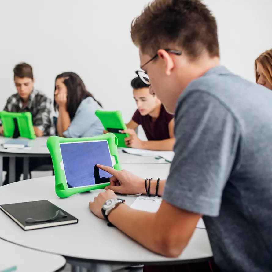 Digitalunterricht mit der SOS-Kinderdorf App Digitalunterricht mit der SOS-Kinderdorf App