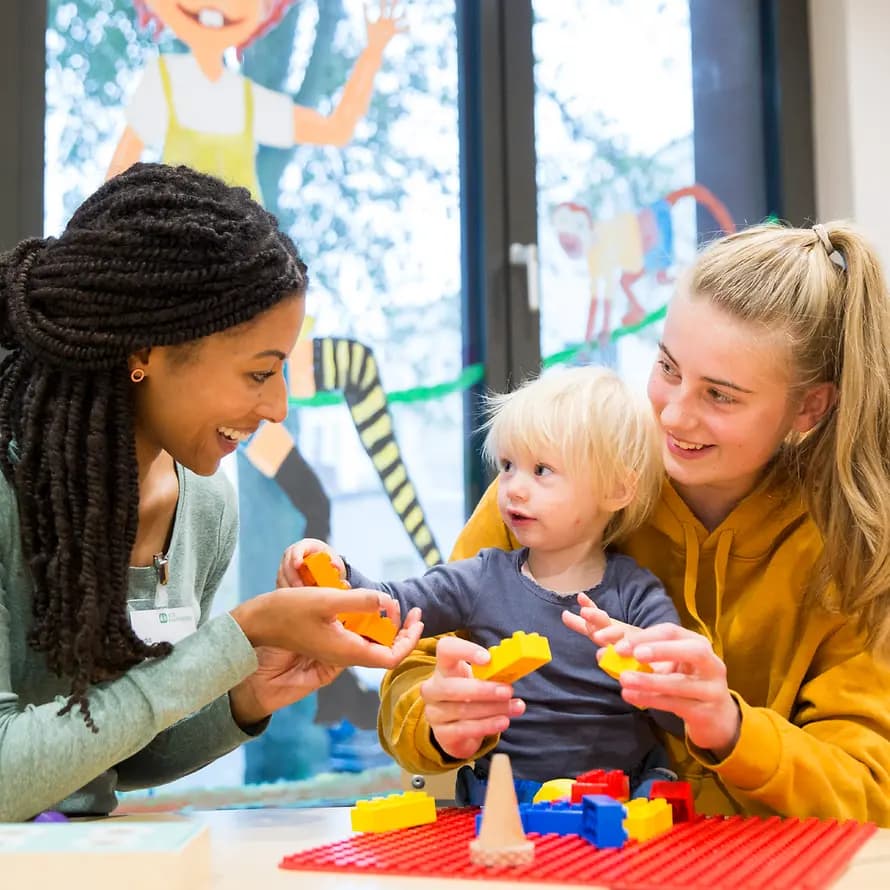 SOS-Familienzentrum Wilhelmshaven Das SOS-Familienzentrum Wilhelmshaven ist Begegnungsstätte für Kinder, Jugendliche und Erwachsene
